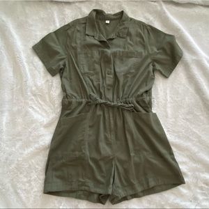 Old navy green romper in XL